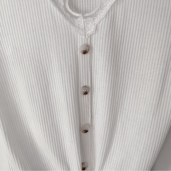 Knotted Tie Crop Top - Picture 4 of 6